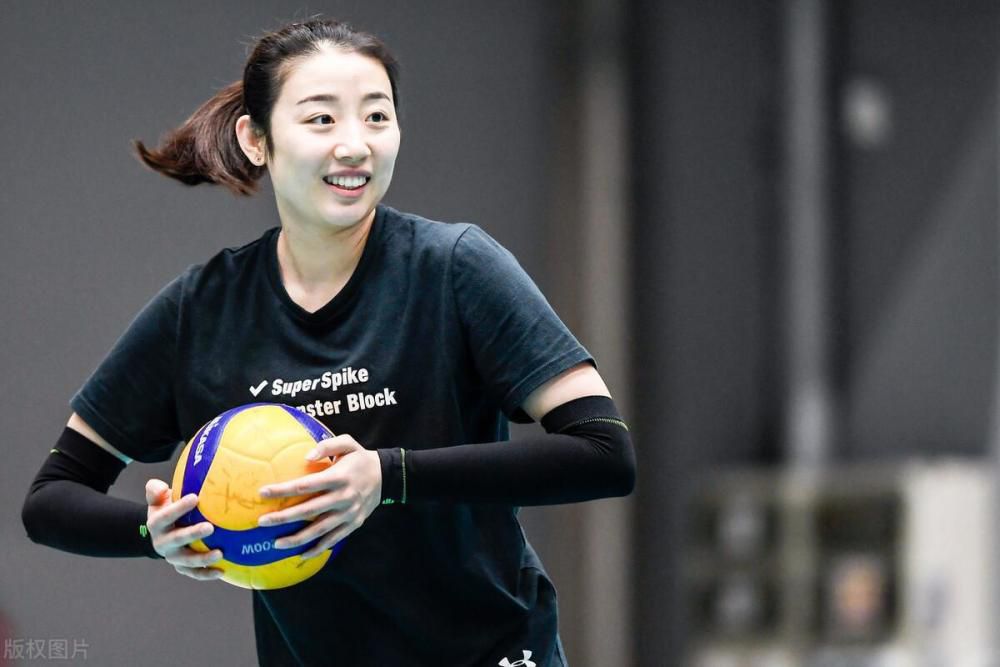 而罗马主帅穆里尼奥不希望本赛季再次因为伤病影响成绩，因此要求俱乐部在冬季转会期采取措施，引进一名新的中卫填补空缺。